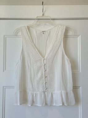 Eyeshadow White Lace-Trim V-Neck Tank Top